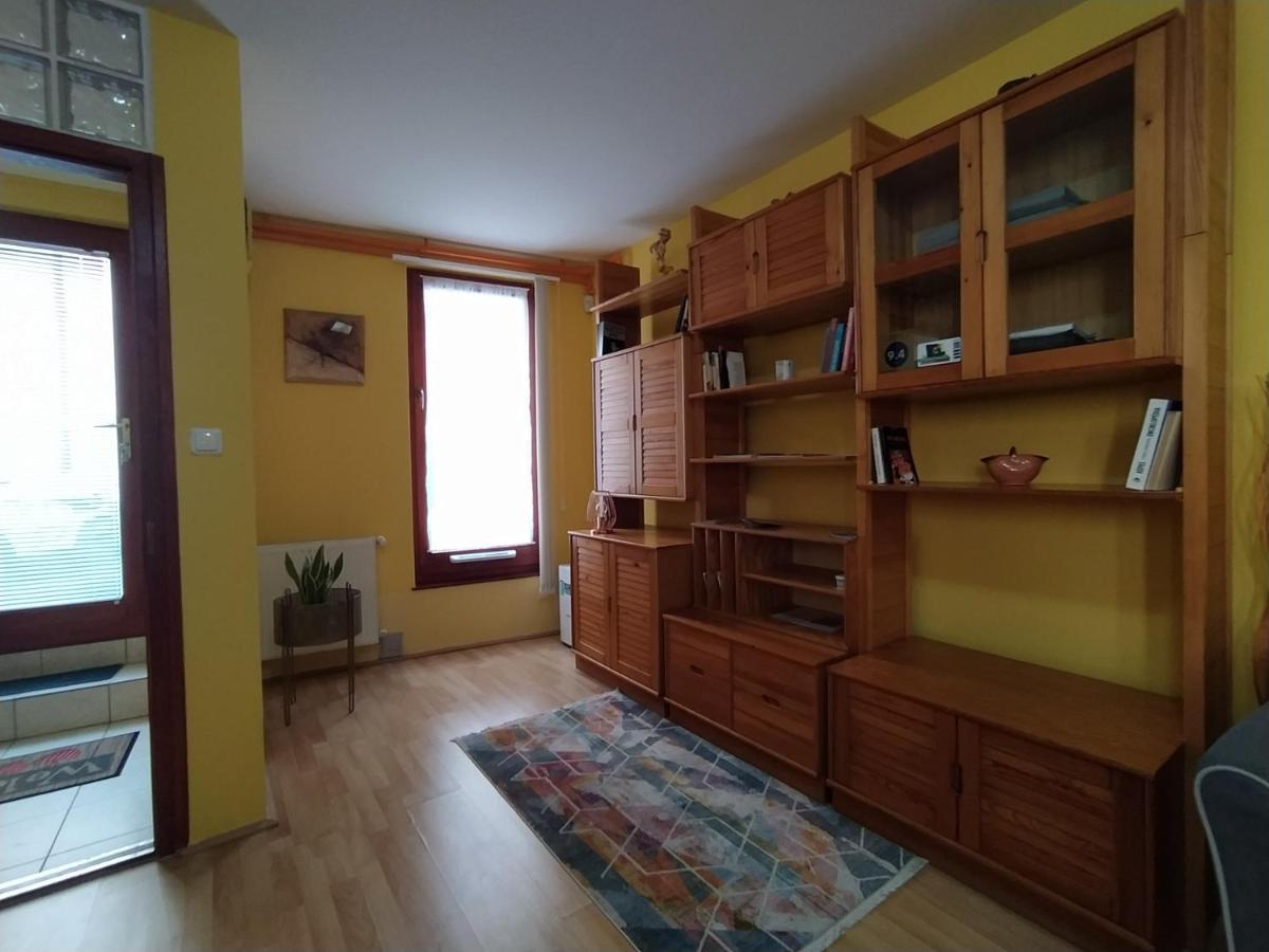 Keltaur Studio Apartman With Garage Διαμέρισμα Πετς Εξωτερικό φωτογραφία